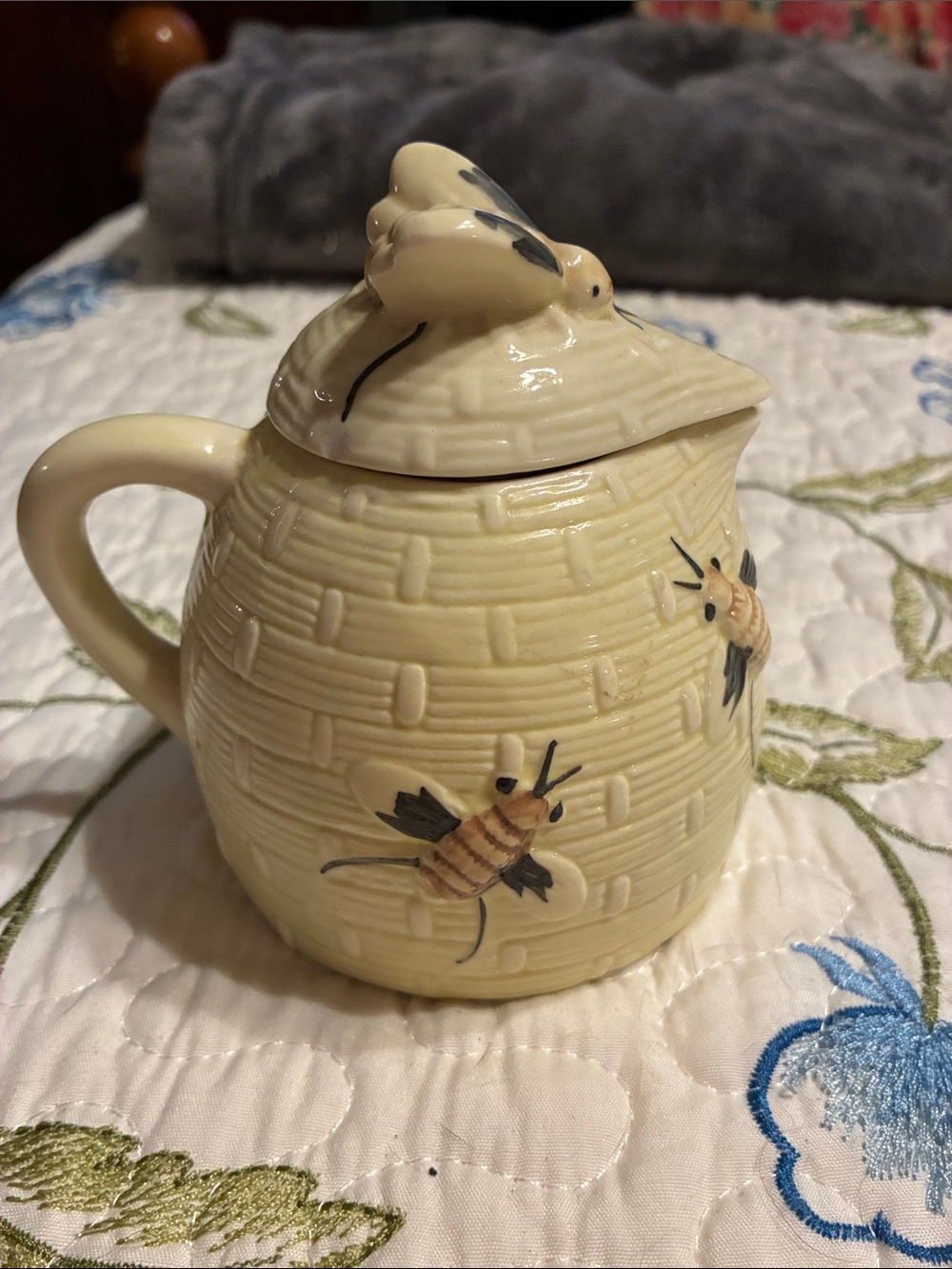Vintage Cream Ceramic Bee Honey Pot with Lid - Unbranded